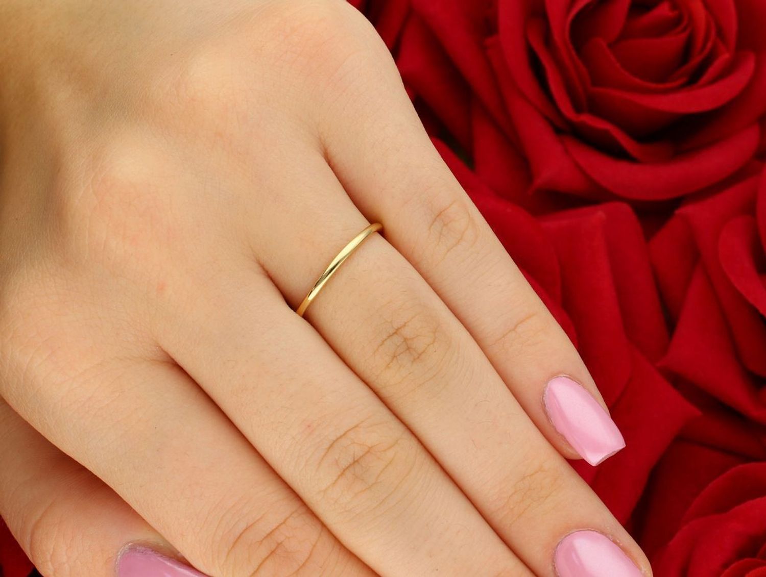 Złoty pierścionek z trzema diamentami 0,03 ct. Żółte i białe złoto próby 585. Delikatny, przekładany wzór. Certyfikat autentyczności. Idealny na prezent.1.jpg